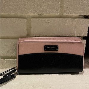 Kate Spade large carryall wristlet